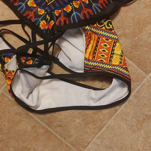 Tribal pattern one piece swimsuit - Picture 3 of 8